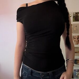 Aritzia Babaton Elegant Black Off-Shoulder Top
